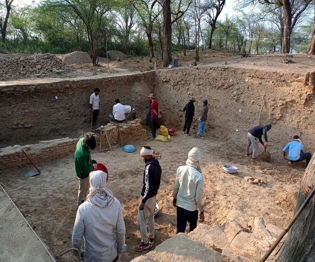 एआइ महाभारत में बड़ा विवाद: हस्तिनापुर में दिखा आधुनिक फर्नीचर, दर्शक हो रहे सवालों के घेरे में