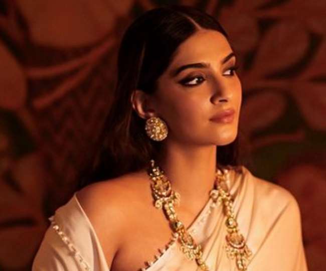 फैशन में फिर छाई Sonam Kapoor, लेडी डायना से प्रेरित लुक में की दूसरी प्रेग्नेंसी की घोषणा