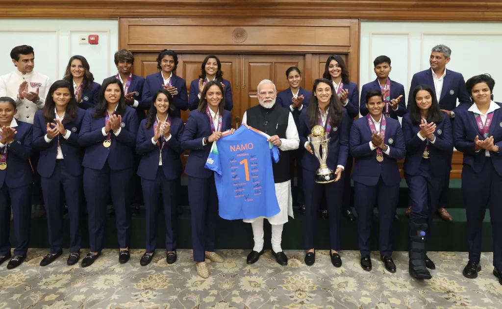 प्रधानमंत्री मोदी ने विश्व विजेता टीम इंडिया को किया सम्मानित, हुई भावुक मुलाकात