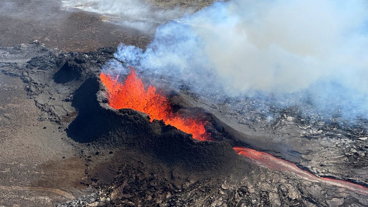 वायुमंडल में फैल रहा Volcanic Ash भारत में उड़ान प्रभावित, कब खत्म होगा संकट