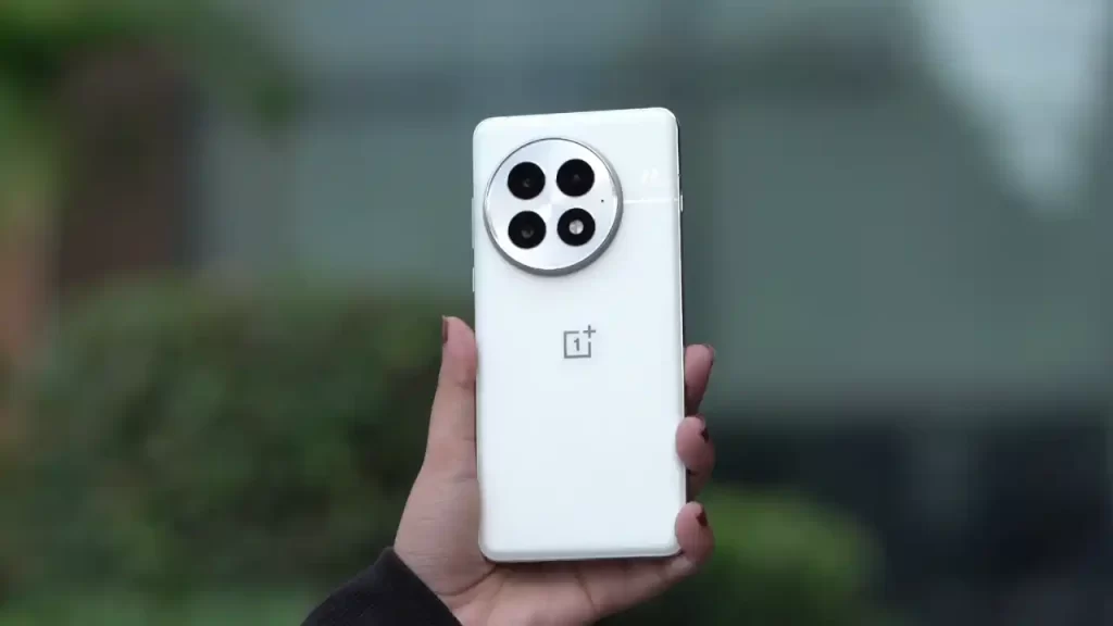 भारत में ONEPLUS 15 लॉन्च: नए डिजाइन और ताकतवर स्पेसिफिकेशन से लैस