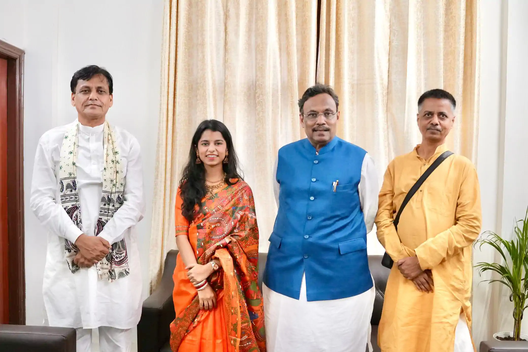 मैथिली ठाकुर बनीं बिहार की सबसे युवा विधायक 25 वर्ष की उम्र में