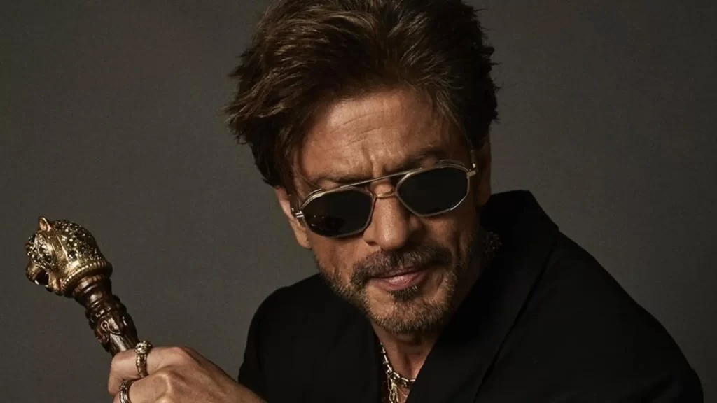 शाहरुख खान के 60वें जन्मदिन पर सुरक्षा कारणों से मन्नत के बाहर फैंस से नहीं मिले किंग खान