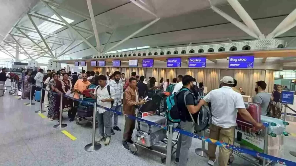 दिल्ली-मुंबई एयरपोर्ट पर फ्लाइट टिकट महंगी हो सकती है 22 गुना!